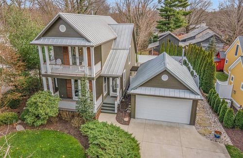 Saugatuck House | IN TOWN Luxury Resort -hot tub, heated pool & a two season entertainment room
