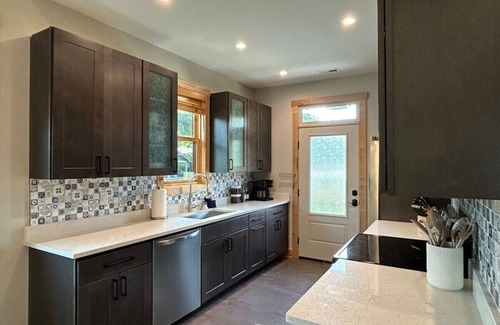Black Mountain House | In town Oasis with Hot Tub