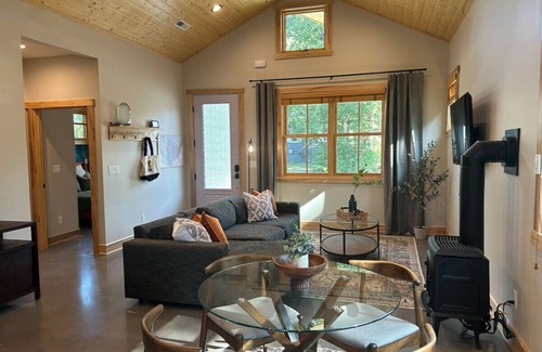 Black Mountain House | In town Oasis with Hot Tub