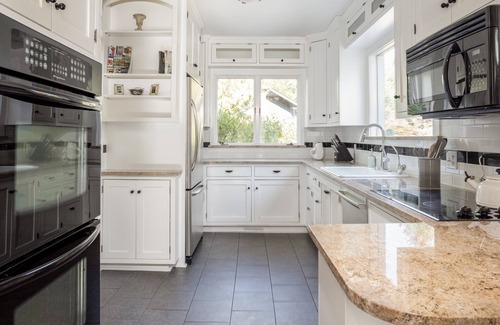Saugatuck House | In-Town Saugatuck Walk to Town “Magical Backyard” 5 Stars!