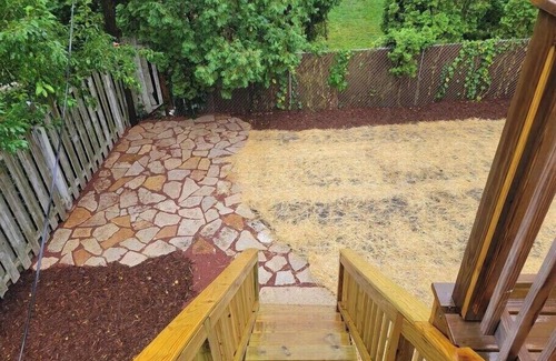 Madison Apartment | In-Unit Laundry, A/C, Free Parking, Dishwasher.