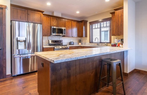 Mammoth Lakes House | "Inbounds" at Canyon Lodge- Huge Slopeside Home with Private Hot Tubs & Garages
