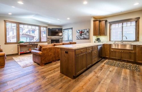 Mammoth Lakes House | "Inbounds" at Canyon Lodge- Huge Slopeside Home with Private Hot Tubs & Garages