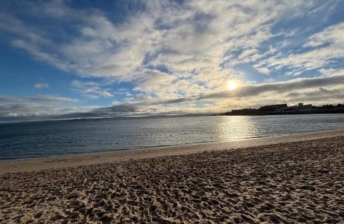 Burntisland House | Inchview Beachfront with Log Fire near Edinburgh