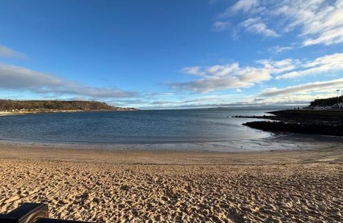 Burntisland House | Inchview Beachfront with Log Fire near Edinburgh