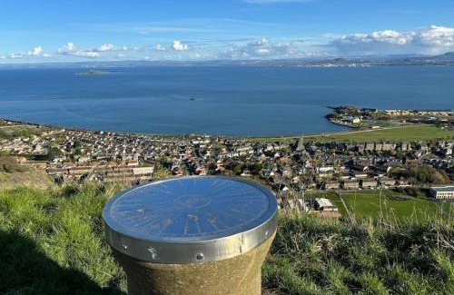 Burntisland House | Inchview Beachfront with Log Fire near Edinburgh