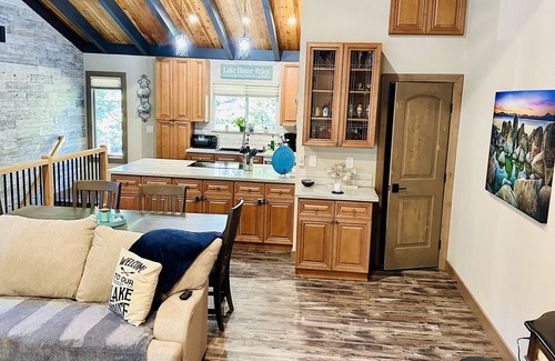Incline Village Condo | Incline Lake Tahoe Sauna Pool BBQ Beach Skiing Pets Toys Bch Chairs Umbrella