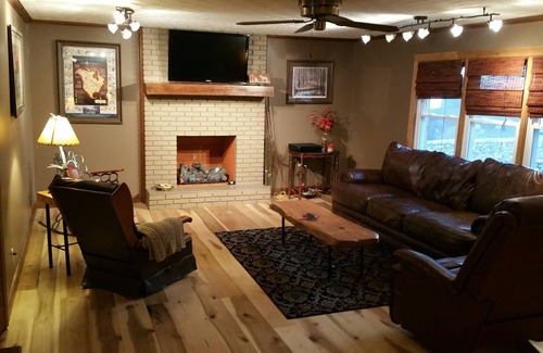 Cadiz House | Includes weekday pontoon! National Park, OHV Trails, Bike Trails, Walk Trails