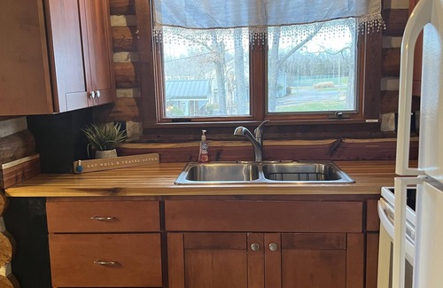 Cadiz Cabin | Includes wkday pontoon rental,1mi from national park walk/bike trails. Lakefront