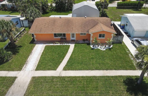 Jupiter House | Incredible 4-bedroom home in Tequesta FL with AC, WiFi and absolute comfort.