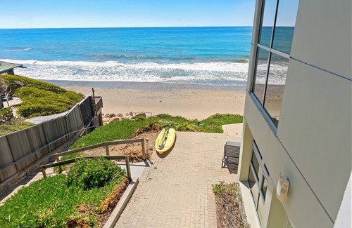 Western Malibu House | Incredible beach front house on very private beach