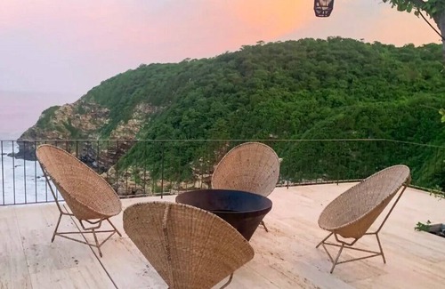 Santa Maria Tonameca Villa | Incredible Beach Front Villa in front of the beach
