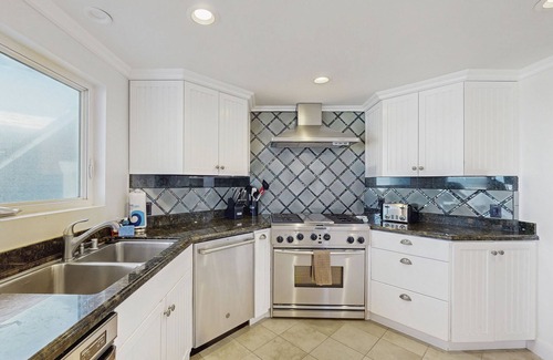 Hollywood Beach House | Incredible beachfront home with furnished patio, balcony & free WiFi