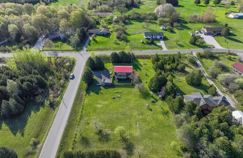 Tobermory House | Incredible Budget Friendly with AC in Tobermory
