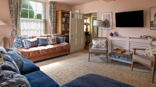 Painswick House | Incredible Church Views from Beautiful Cottage