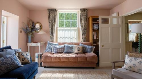 Painswick House | Incredible Church Views from Beautiful Cottage