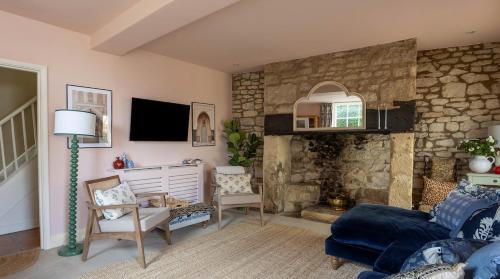 Painswick House | Incredible Church Views from Beautiful Cottage