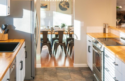 Anchorage House | Incredible Cinema, Warm Sauna, Relaxing King Beds!