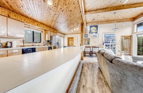 Klipsan Beach House | Incredible dog-friendly home with pool table, fast WiFi, gas fireplace, and W/D