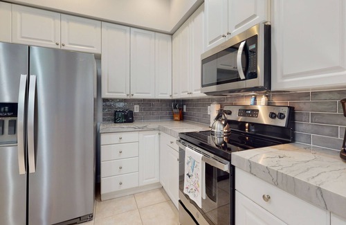 Indian Beach Sapphire Shores House | Incredible, dog-friendly home with Pack-N-Play, full kitchen, patio & beach gear