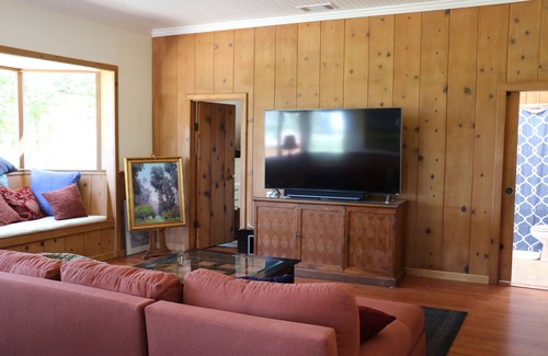 San Luis Obispo House | Incredible Edna Valley Views. Few Minutes from Town and Shopping. EV Charger.