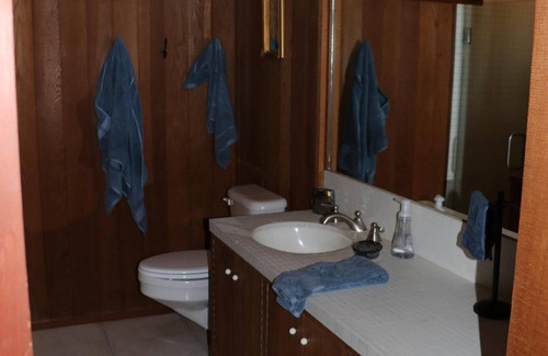 San Luis Obispo House | Incredible Edna Valley Views. Few Minutes from Town and Shopping. EV Charger.