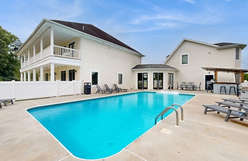 Ocean Pines House | Incredible equestrian estate & guest house with in-ground pool