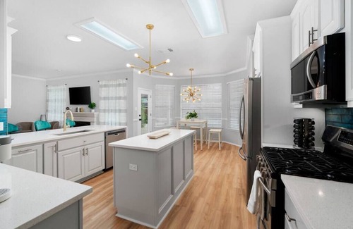 Pflugerville House | Incredible Heated Pool/HotTub! Gameroom-Movieroom!