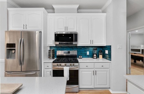 Pflugerville House | Incredible Heated Pool/HotTub! Gameroom-Movieroom!
