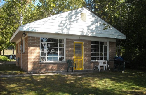 Lake Township Cottage | Incredible Lake Front Stay on Crystal Lake!