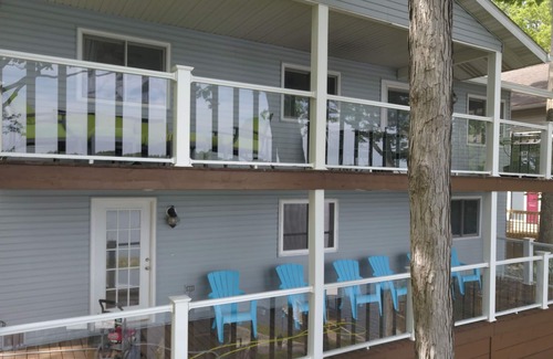 Goreville House | Incredible Lake house with Amazing Water Views, 2 Bay Dock and Game Room!