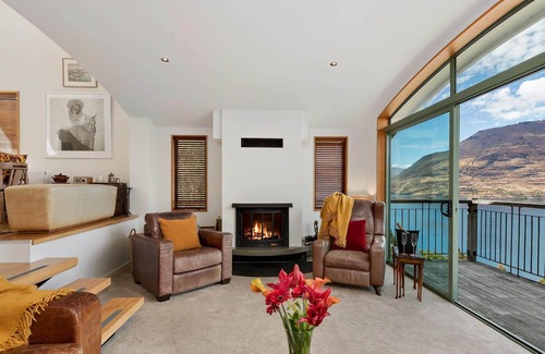 Sunshine Bay House | Incredible Lake Twin Peaks Views Spacious House