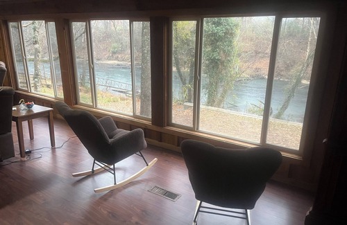 Pangburn House | Incredible Little Red River cabin w/amazing indoor & outdoor spaces