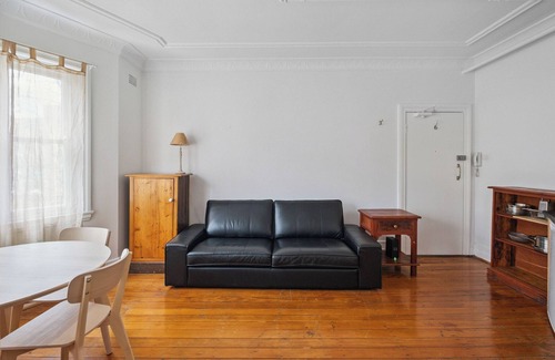 Kings Cross Apartment | Incredible Location 1 BDR Apt