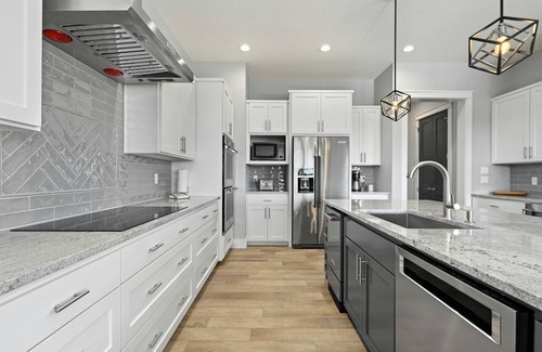 Kingsland House | Incredible luxury lakefront home w/private pool, hot tub, near golf & wineries