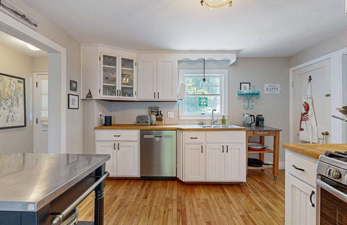 Boothbay Harbor House | Incredible Maine home with ocean views, walk to Boothbay Harbor