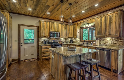 Blue Ridge Cabin | Incredible mountain view - amazing property -hot tub -game room - great location