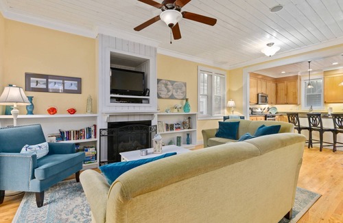 Nelscott House | Incredible Olivia Beach Escape, Sunken Hot Tub, Deck, BBQ, Next to Park, Short Walk to Beach