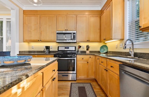 Nelscott House | Incredible Olivia Beach Escape, Sunken Hot Tub, Deck, BBQ, Next to Park, Short Walk to Beach