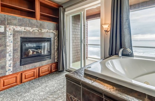 Nelscott House | Incredible Picturesque Beach and Ocean Views, Huge Soaking Tub, Pet Friendly, Fireplace, Kitchenette