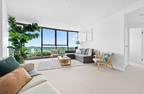 Brisbane Central Business District Apartment | Incredible Prestige at Skytower 2B/2B Water Views
