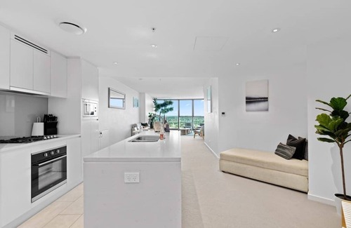 Brisbane Central Business District Apartment | Incredible Prestige at Skytower 2B/2B Water Views