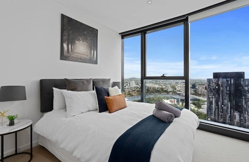 Brisbane Central Business District Apartment | Incredible Prestige at Skytower 2B/2B Water Views