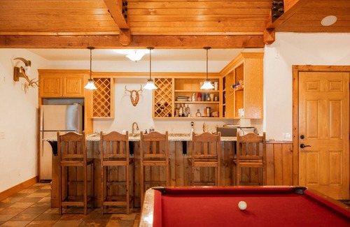 Burkburnett House | Incredible Ranch Retreat To Yourself - 7-bedroom Estate On The River