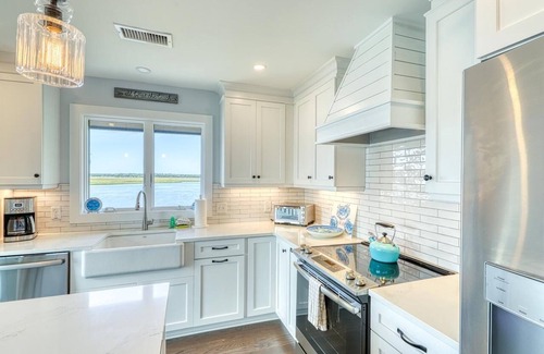 West Beach Cottage | Incredible riverfront, gorgeous, renovated cottage in popular Inlet Cove