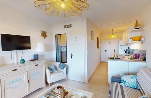 Sainte-Maxime Apartment | Incredible sea view-beach 300m away-pool-parking-fully renovated-2 bedrooms