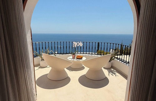 Cumbre del Sol Villa | Incredible seafront 4-bedroom luxury villa with infinity pool in Cumbre del Sol.