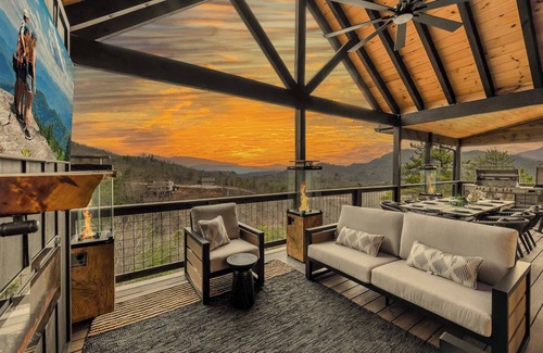 Wears Valley Cabin | Incredible Sunsets | Heated Pool | Designed 4 FUN