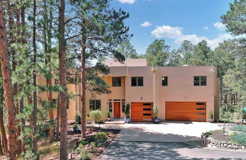 Colorado Springs House | Incredible Views ~ 6BR ~ Sleeps 20 + Hot Tub, Game Room, Theatre, Gym