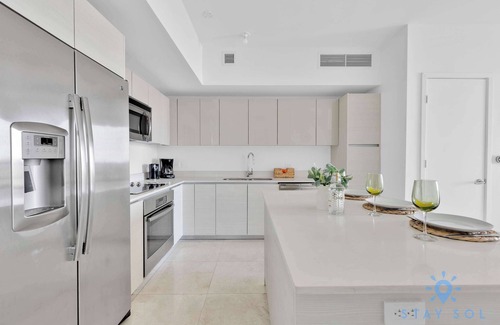 Hallandale Beach Apartment | Incredible Views & Top Amenities
